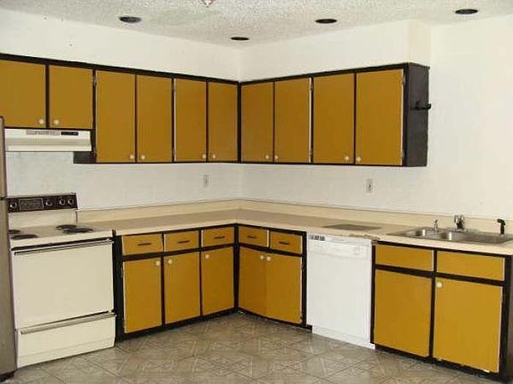 2nd image of 1501 N Saturn Ave