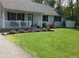 2 Douglas Ln, Manorville, NY 11949