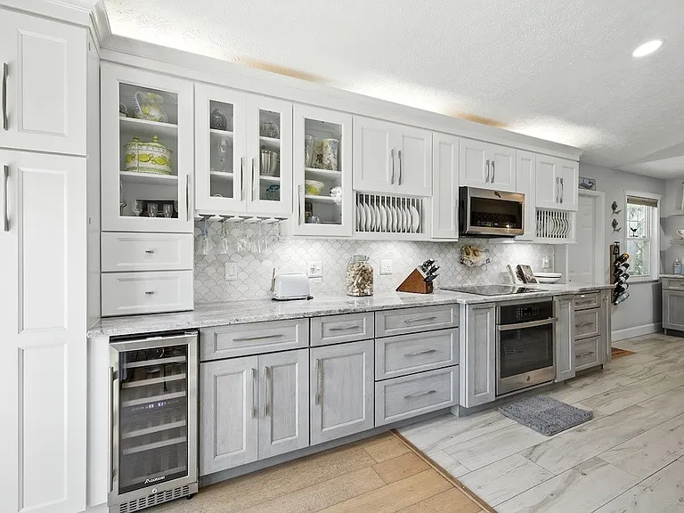 725 Acacia Rd — Photo 3