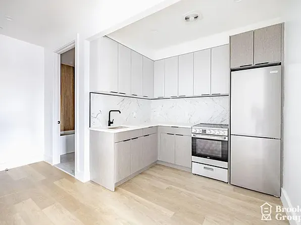 3308 Glenwood Road image 2 of 27