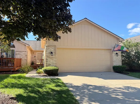 35285 Lone Pine Ln, Farmington Hills, MI 48335
