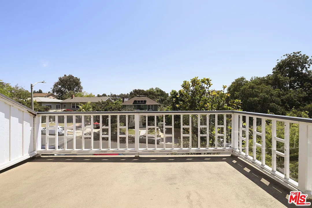 2 bed, 2.0 bath, 1100 sqft, $4,350 — Photo 4