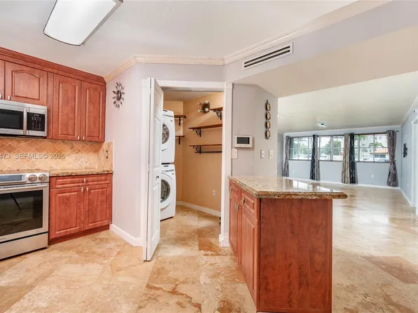 6175 NW 186th St APT 112, Hialeah, FL 33015