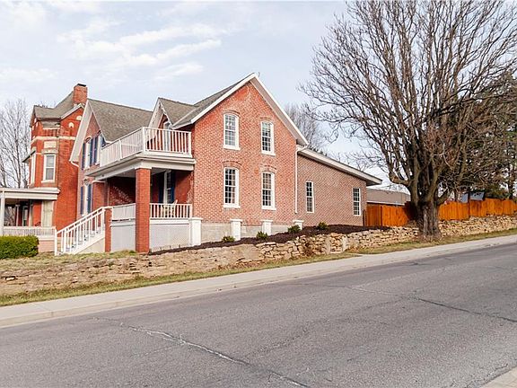 5th image of 601 Atchison St