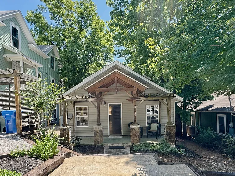 120 N Washington Ave — Photo 1