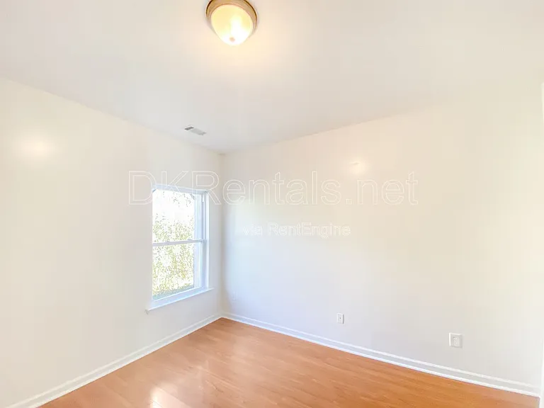 1068 S Gordon Rd SW — Photo 13