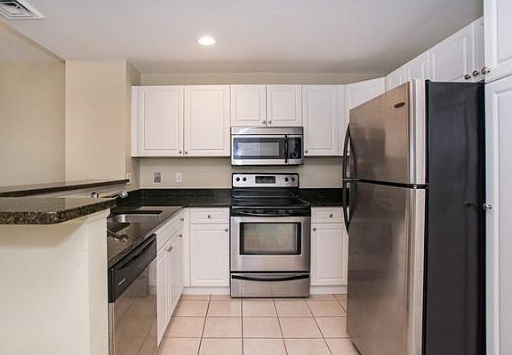 3rd image of 10 Seaport Dr APT 2317