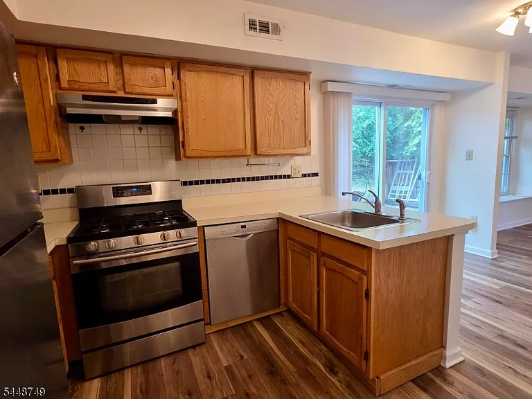 200 Bamburgh Ct — Photo 12