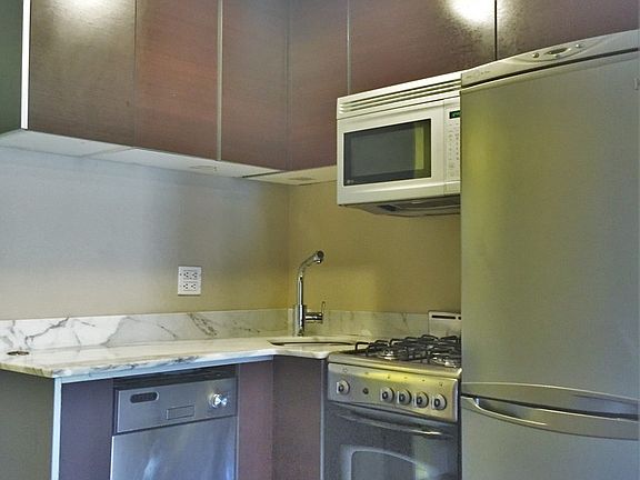 3rd image of 516 E 6th St APT 2A