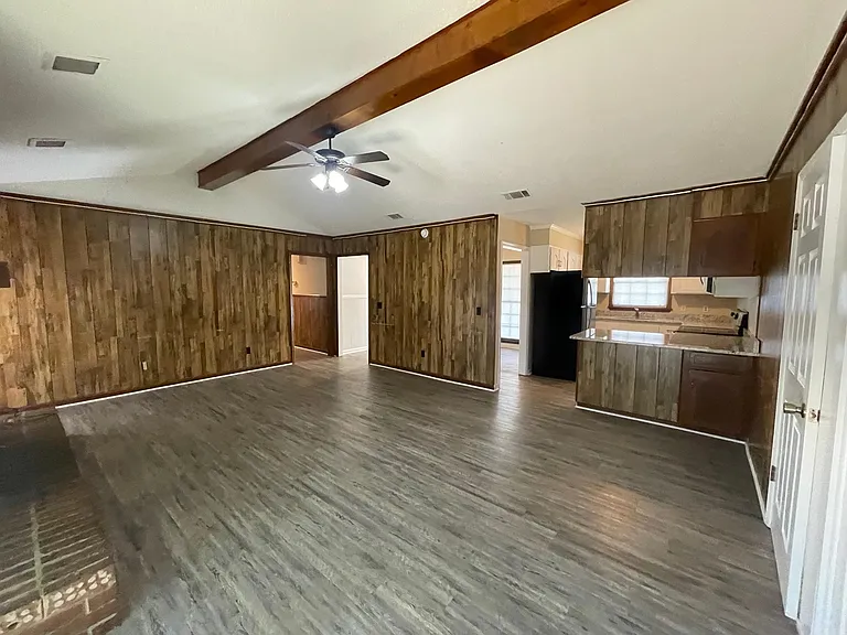 817 Robin Hood Trl — Photo 15