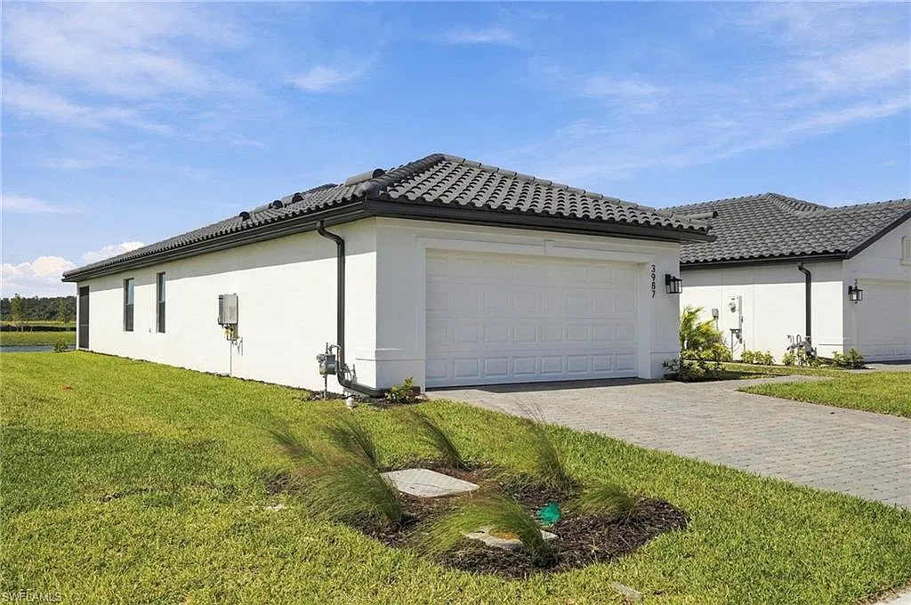 3 bed, 2.0 bath, 1602 sqft, $2,600 — Photo 3