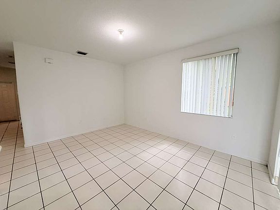 5th image of 2628 SE 14th Ave