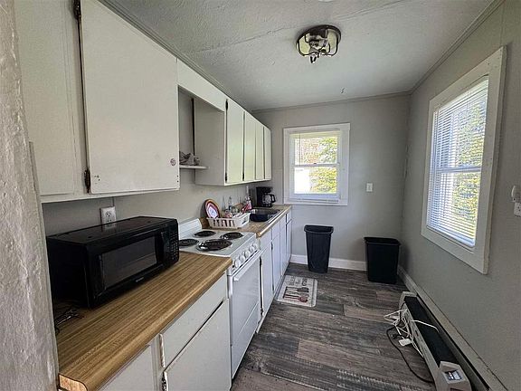 5th image of 422 Russell St