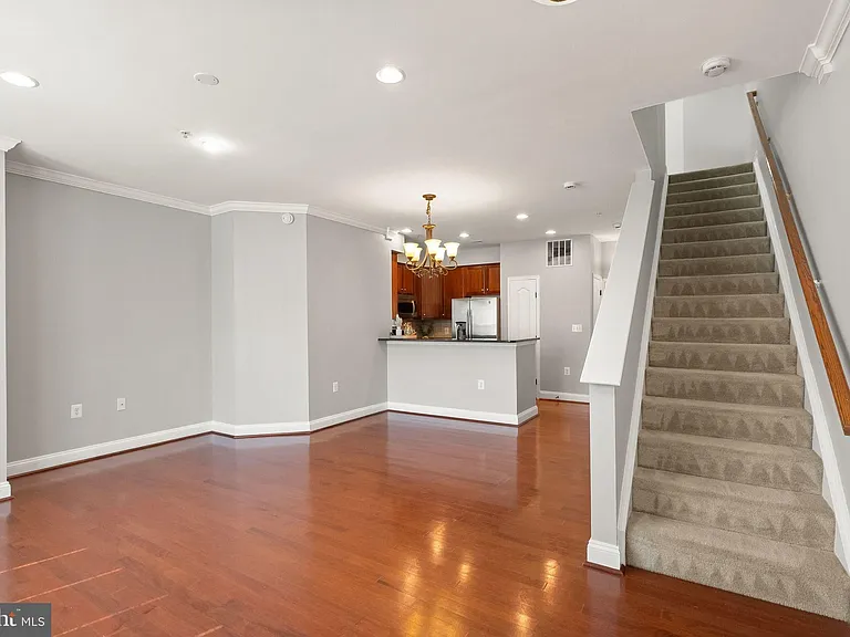 242 N Summit Ave #21 — Photo 10