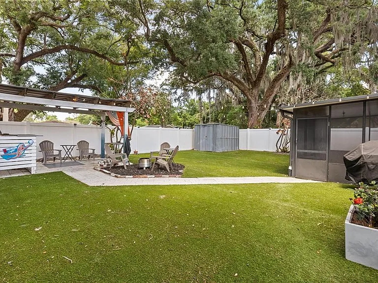 742 N Westmoreland Dr — Photo 33