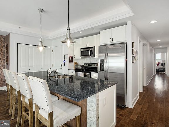 5th image of 1022-24 Fairmount Ave #5