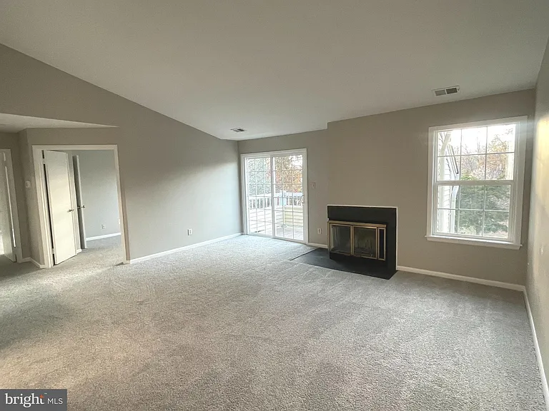 205 Salem Ct #10 — Photo 8