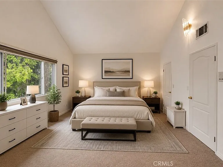5807 Sylvia Ave — Photo 8