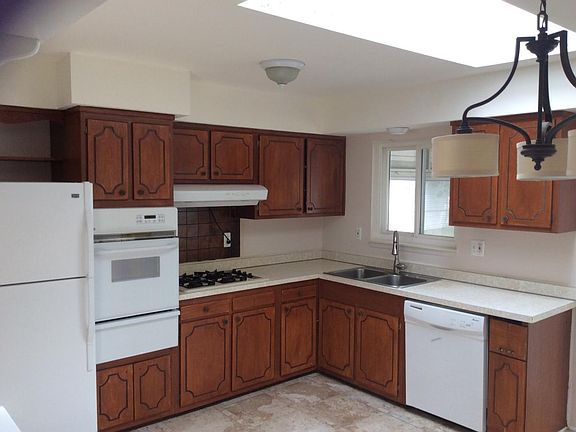 4th image of 8732 Cherrylawn Dr