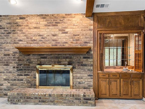 4th image of 4601 Maywood Dr