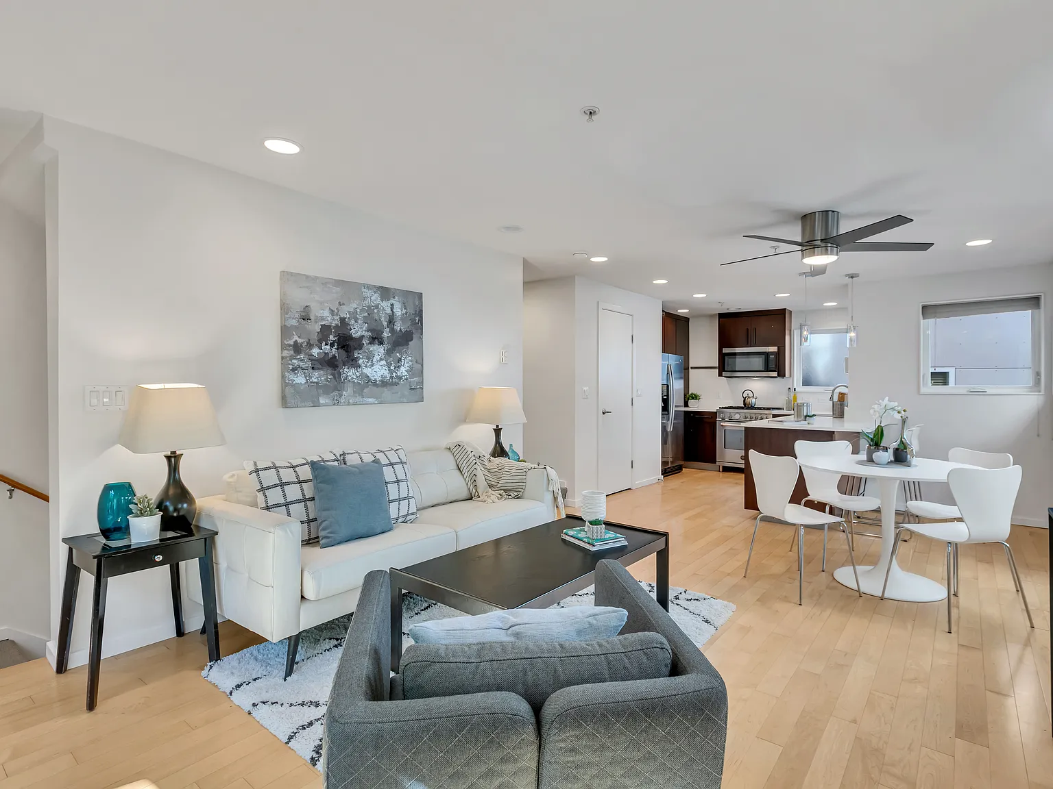 3 bed, 2.5 bath, 1490 sqft, $3,695 — Photo 3