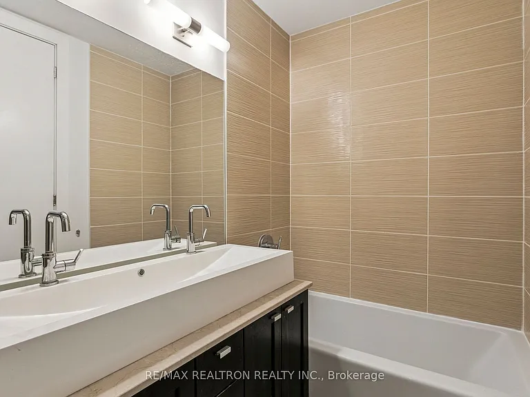 103 The Queensway #2805 — Photo 30