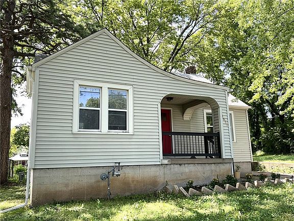 4th image of 1832 S Arlington Ave