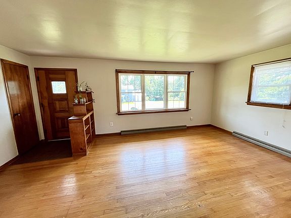 4th image of 1698 W Townhall Rd