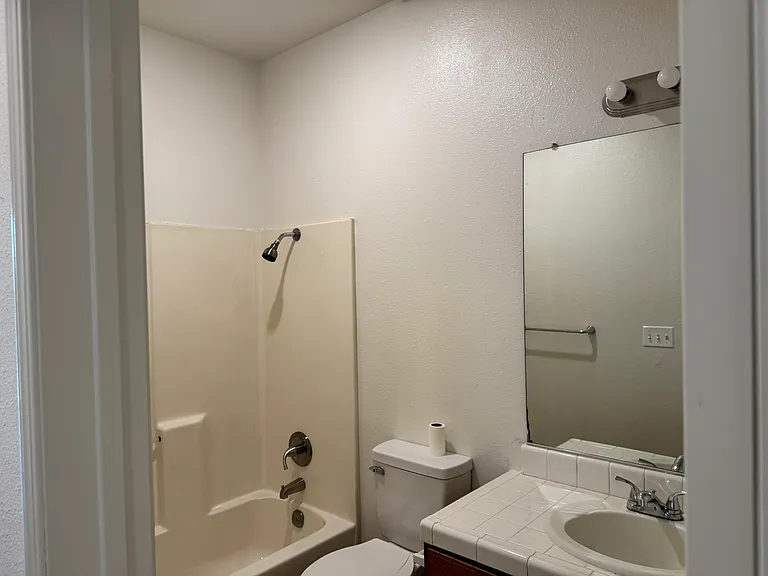 2222 W Vine Ave — Photo 30