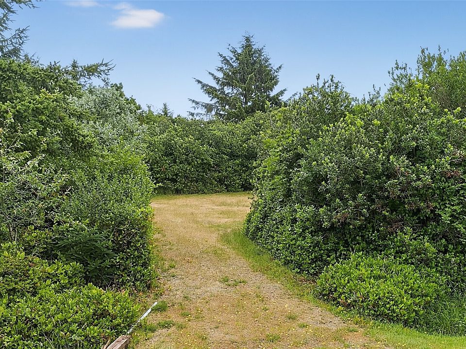 1st image of 284 Captains Court SW
