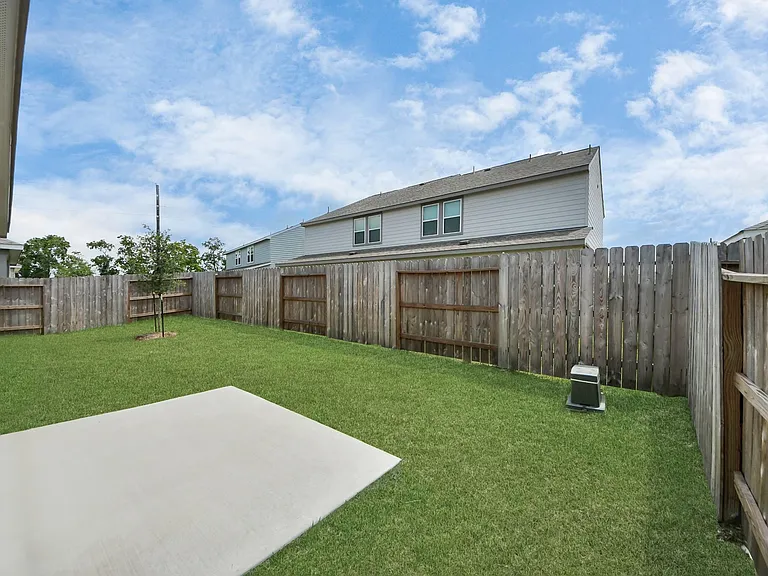 1902 Corsica Creek Ln — Photo 35