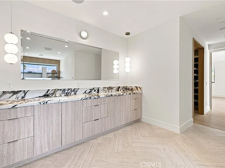 13944 Valleyheart Dr — Photo 21
