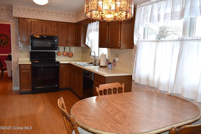 4th image of 84 Miller Road