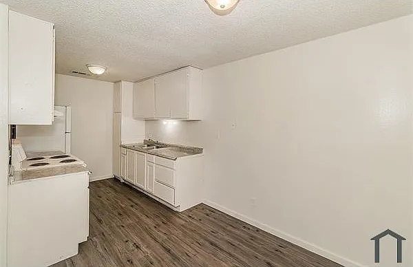 1221 N Peach Ave #226 — Photo 6