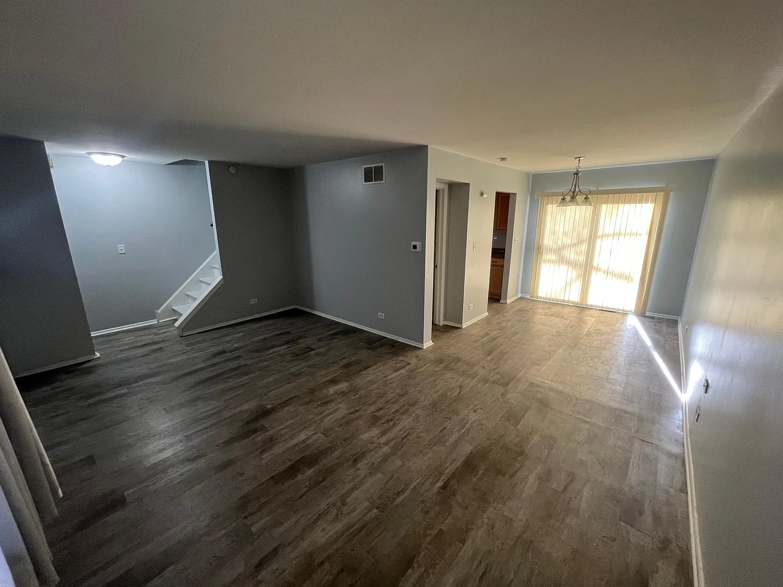 3 bed, 1100 sqft, $1,999 — Photo 3