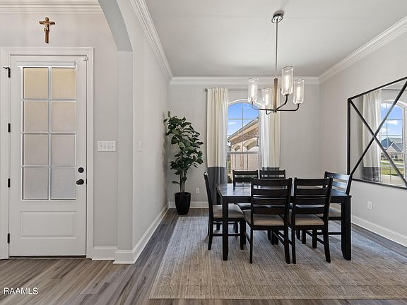 3rd image of 122 Marigold Ln
