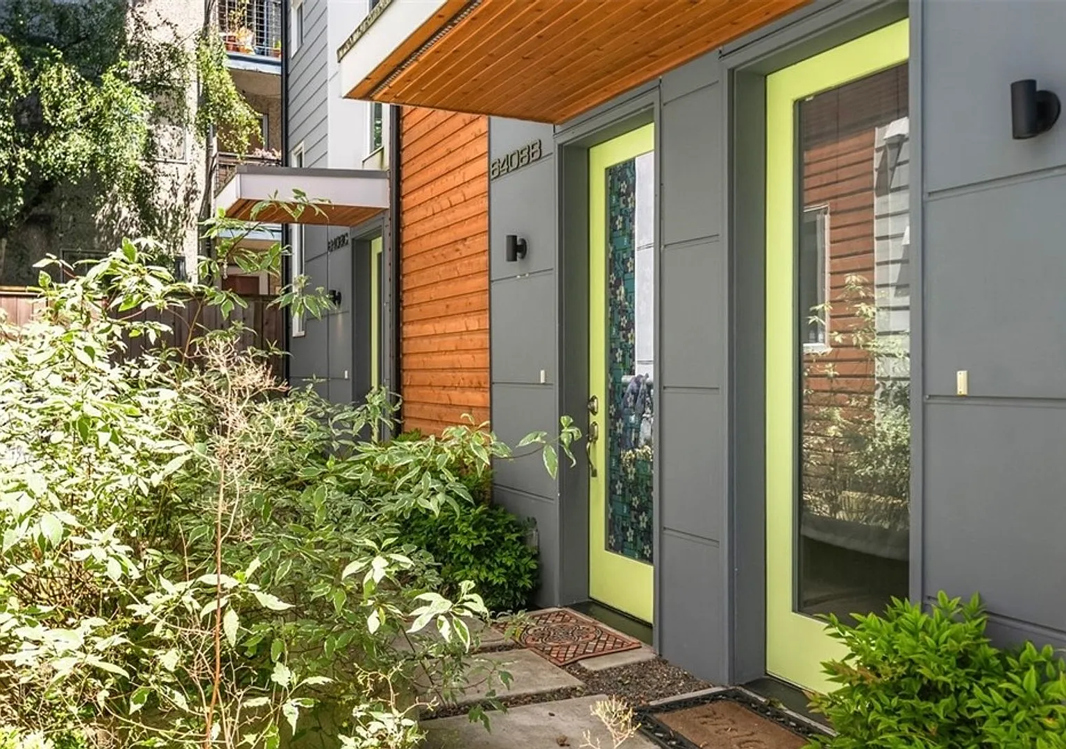 Chic Ballard Townhome with Views! — Photo 1