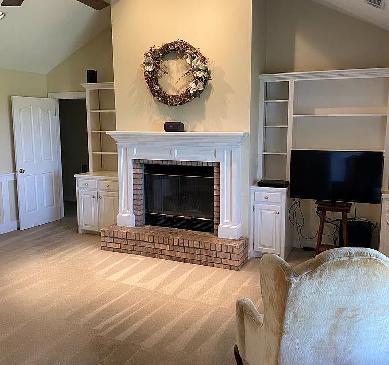 1st image of 1161 Oxford Pl