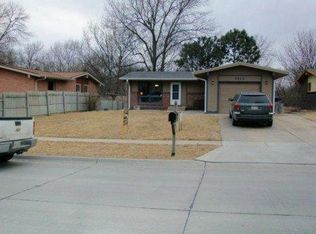 1211 Carlos Dr, Lincoln, NE 68505