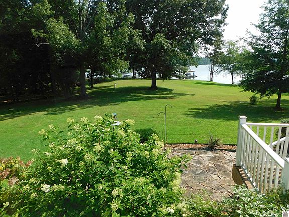 4th image of 270 Halbrook Ln