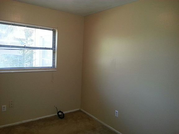 5th image of 816 Juanita Cir