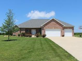 8402 Russell Cir, Dalton City, IL 61925