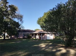 707 E Kezee St, Calvert, TX 77837