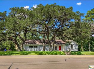 1001 E Gonzales St, Yoakum, TX 77995