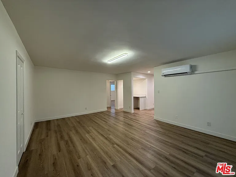 314 S Clark Dr #2 — Photo 44
