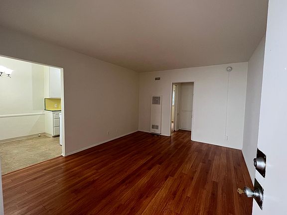 4th image of 830 Wilcox Ave APT 3