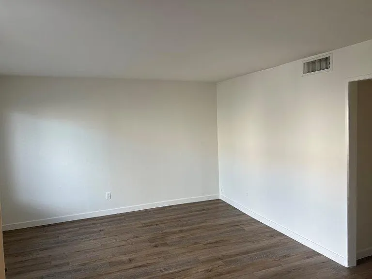 7326 Haskell Ave #1 — Photo 3