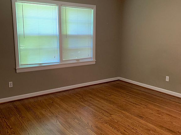 3rd image of 2713 Lakeside Dr