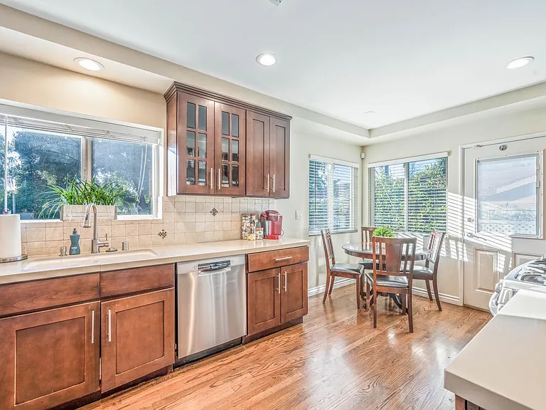 5659 Corbin Ave — Photo 32