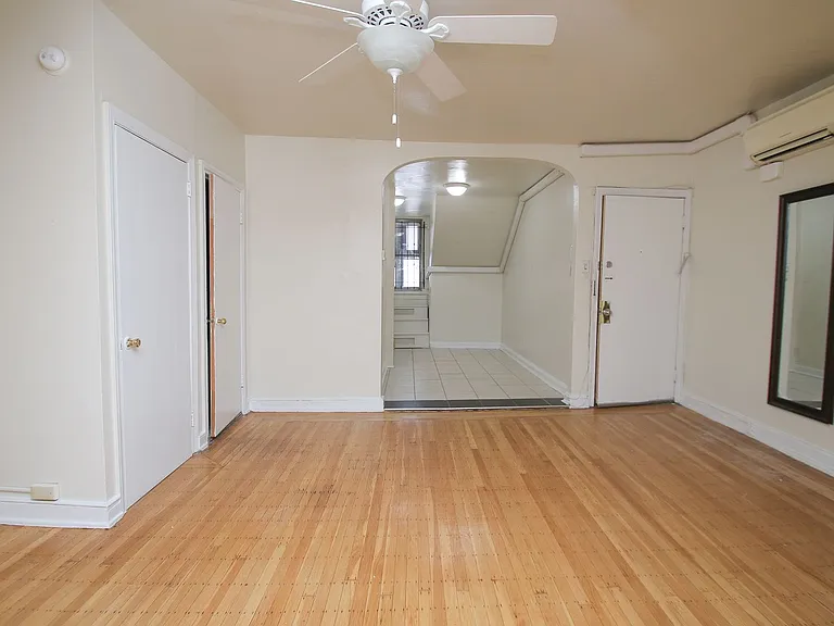 1429 Spruce St — Photo 6